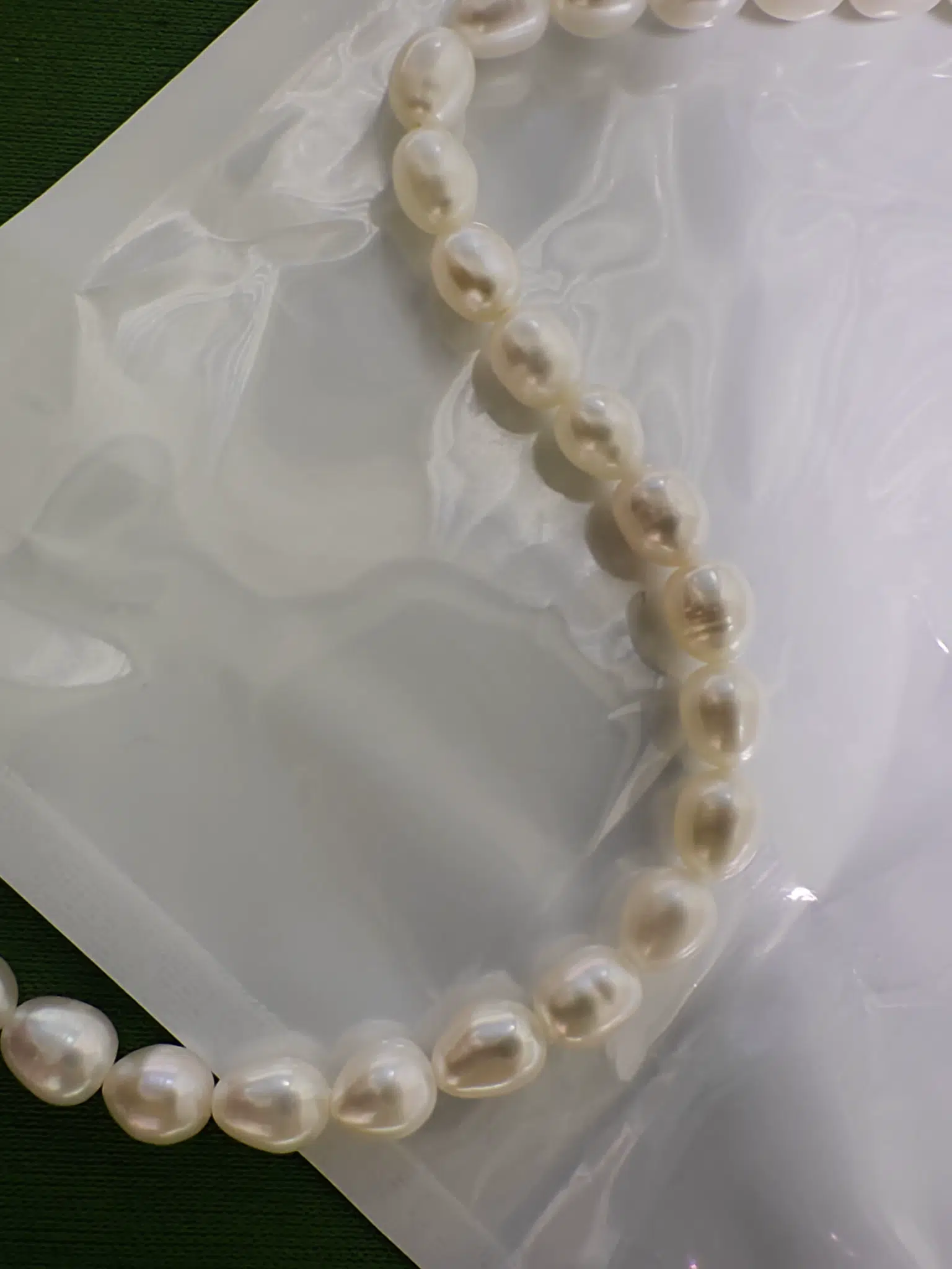 Revue photo des perles d'eau douce naturelles de riz à haute brillance de 5 à 6 mm
