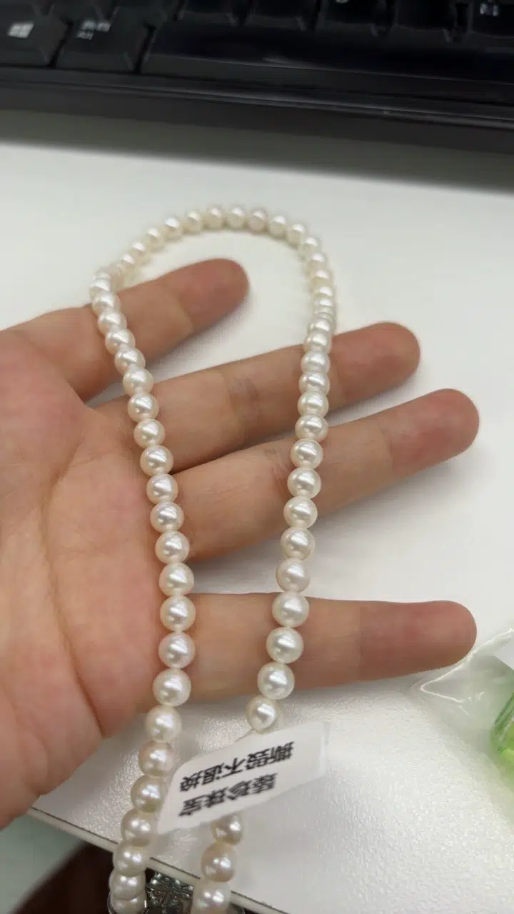 Revue photo des perles d'eau douce naturelles rondes sans noyau de 5 à 5,5 mm