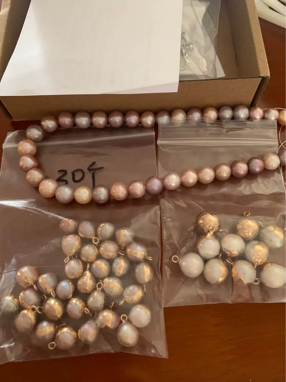 Revue photo du pendentif baroque doré Edison en perles d'eau douce
