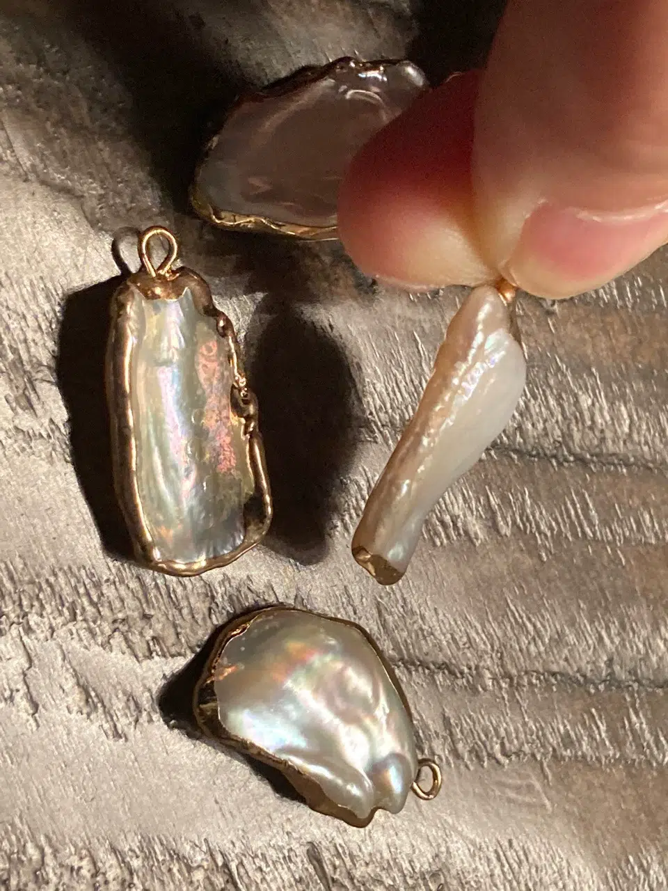 Avis photo sur le pendentif encadré en perles de Biwa naturelles