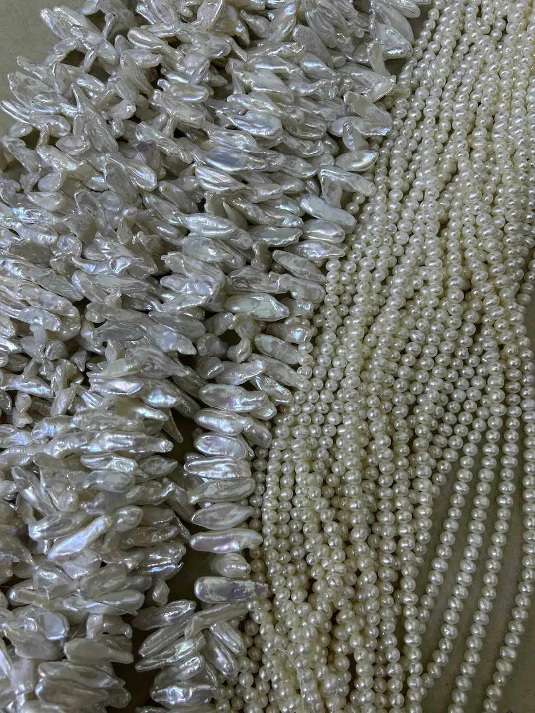 Reseña fotográfica de perlas de agua dulce ovaladas lisas y sin núcleo de 7 mm