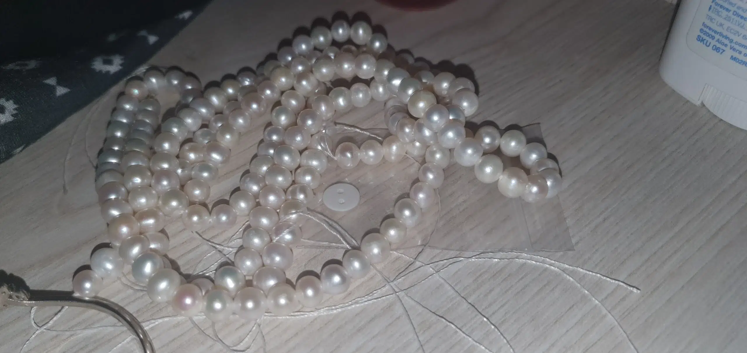 Reseña fotográfica de perlas de agua dulce Keshi lisas y ovaladas de 5,5-6 mm