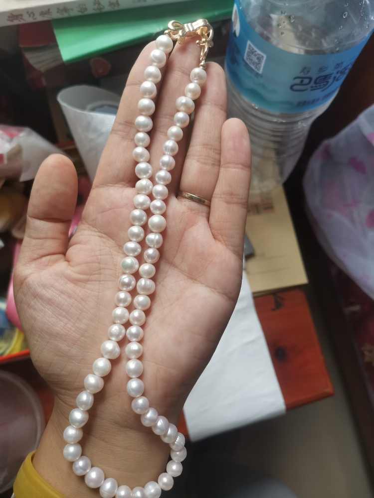 Fotorezension eines Süßwasserperlen-Chokers mit goldenem Clipverschluss