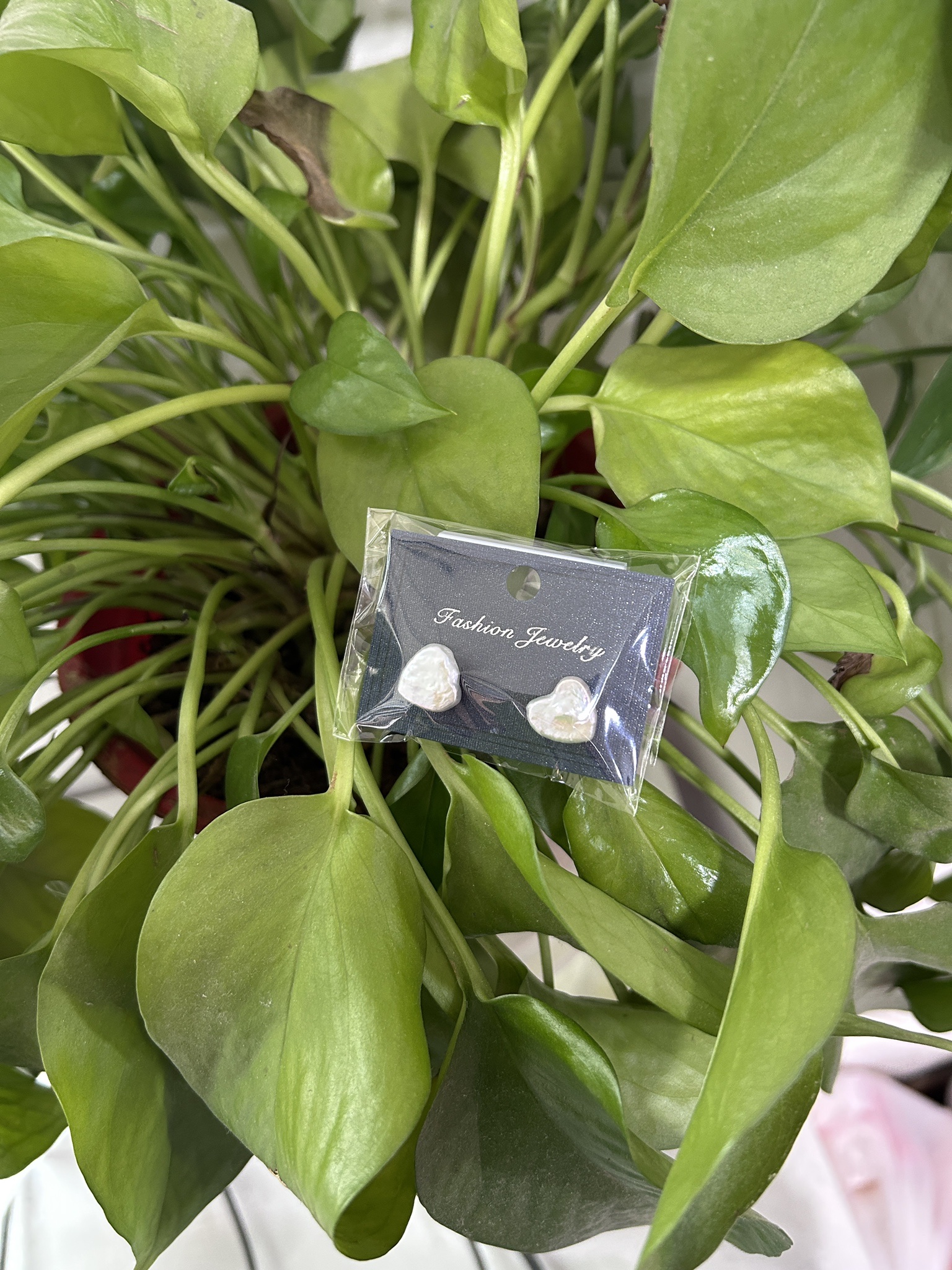 Reseña fotográfica de pendientes de perlas de agua dulce con forma de corazón barroco