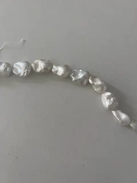 Fotorezension von hochwertigen weißen/violetten Barockperlen