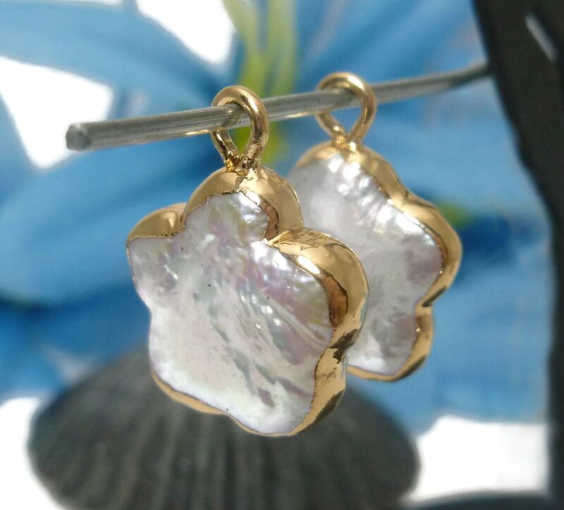 Flower-shaped Natural Freshwater Pearl Pendant photo review
